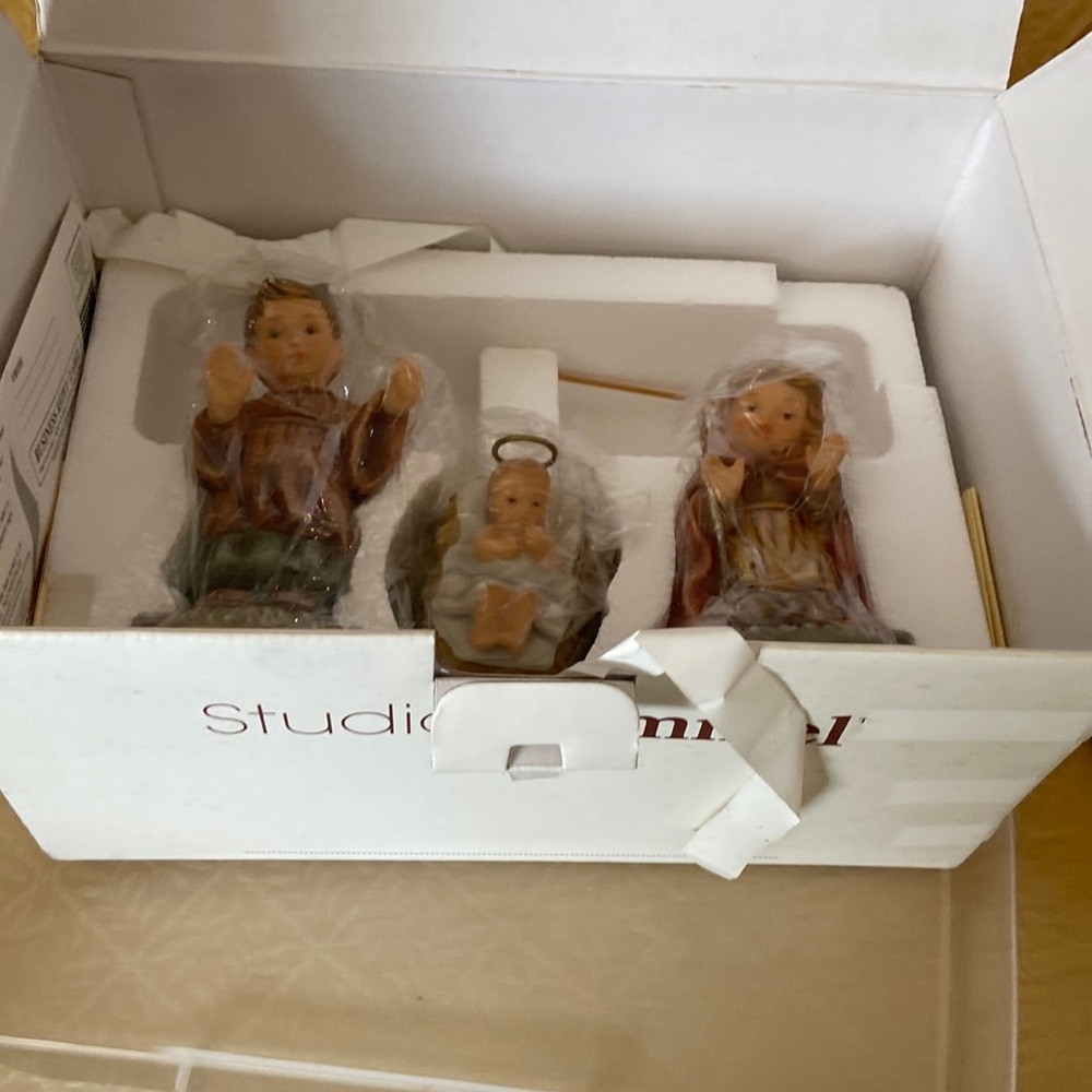 Mary Joseph & jesus Berta Hummel nativity